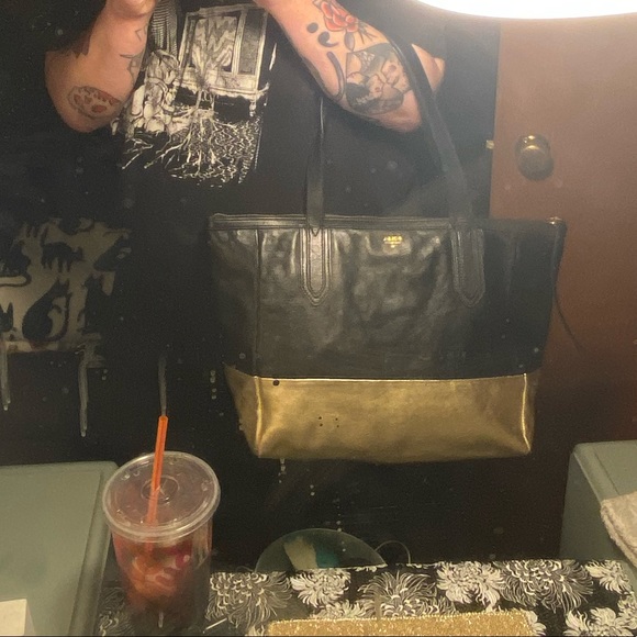 authentic fossil black & gold handbag - Picture 10 of 10